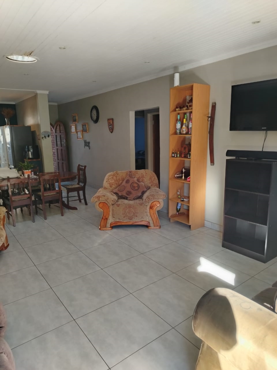 2 Bedroom Property for Sale in Langenhovenpark Free State